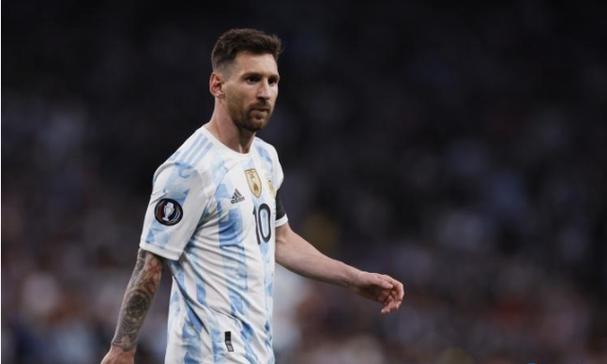 今年羽绒服失宠了，满大街的“奶奶大衣”，保暖时髦两不误！